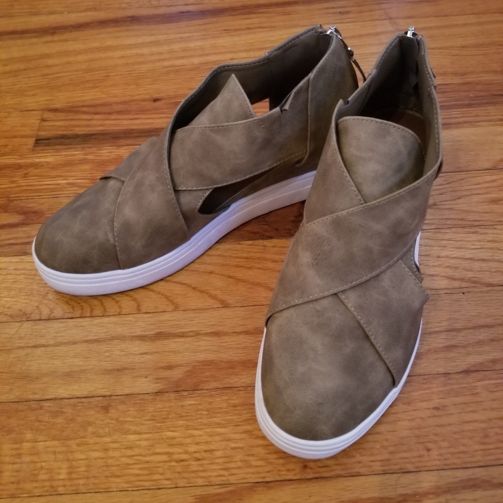 Wedge Sneaker